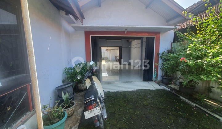 House by the Pantura Kendal Main Road. 2