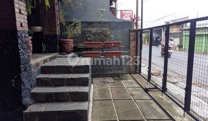 For Rent: Roadside Shop House in Banyumanik, Semarang 2