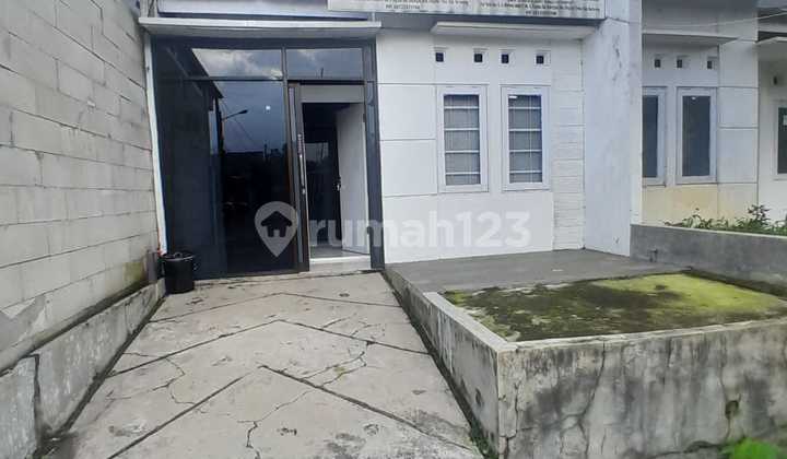 Minimalist House in Ungaran Housing Complex 2