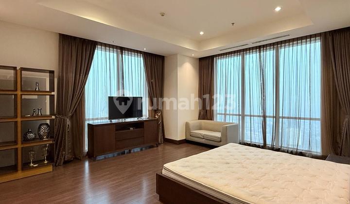 Rent Pakubuwono Signature 4 BR Floor 55 City View
