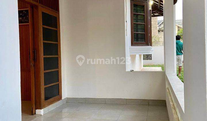 Rumah 1 lantai dengan tamn luas di Puri Cinere, Depok 2