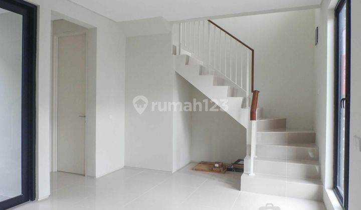 Rumah Siap Huni 2 Lantai di Citraland Utara North West Lake Surabaya Barat 2