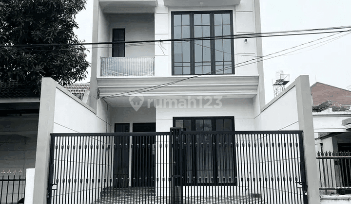 Rumah Baru American Style 2 Lantai Semi Furnished di Lokasi Premium Manyar Pusat Kota 2