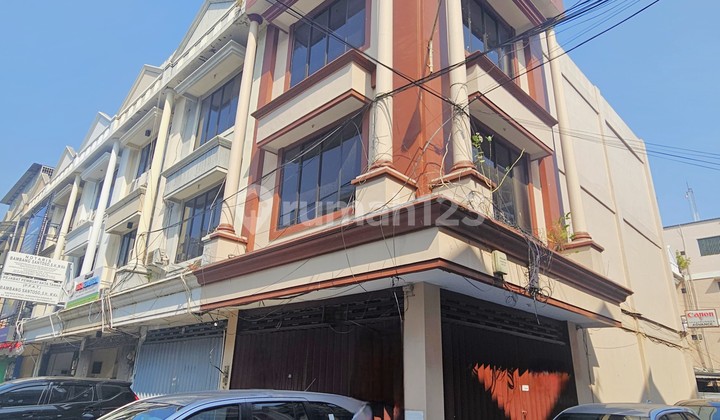 Widest Street Position Hook - Parking for 5 Cars Suitable for Office, BPR, Leasing, Beauty Clinic, Tax / Legal Consultant, etc.