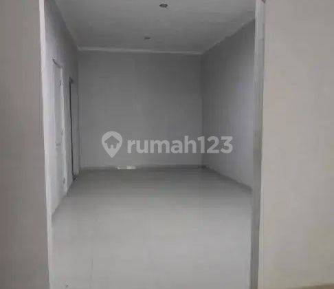 Rumah 2 Lantai Siap Huni, Bangunan Baru di Perum Elite Prapen Indah Jemursari 2