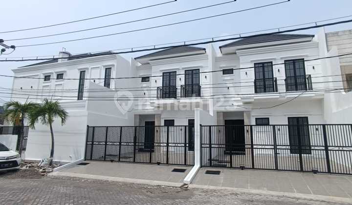 Rumah Baru Gress 2 lantai American Classic Putih Estetik di Sutorejo Row jalan 3 Mobil Rumah Baru Gress 2 lantai American Classic Putih Estetik di Sutorejo Row jalan 3 Mobil
