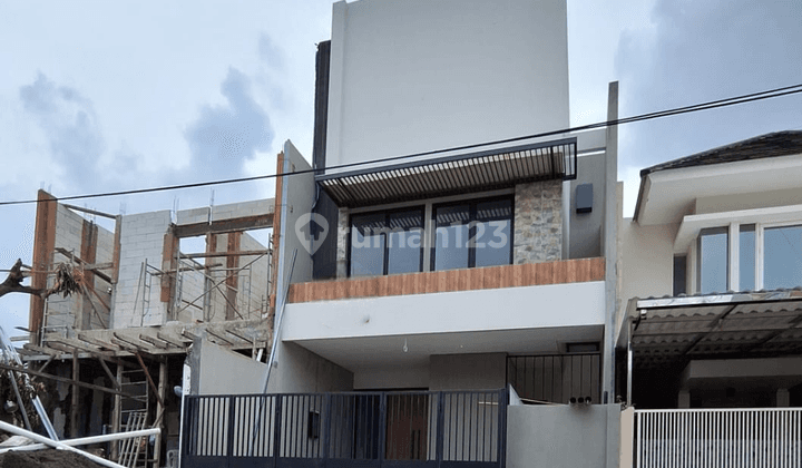 Rumah 2 Lantai Premium Baru Gress Modern Tropical dengan Mezzanine di Pantai Mentari 2