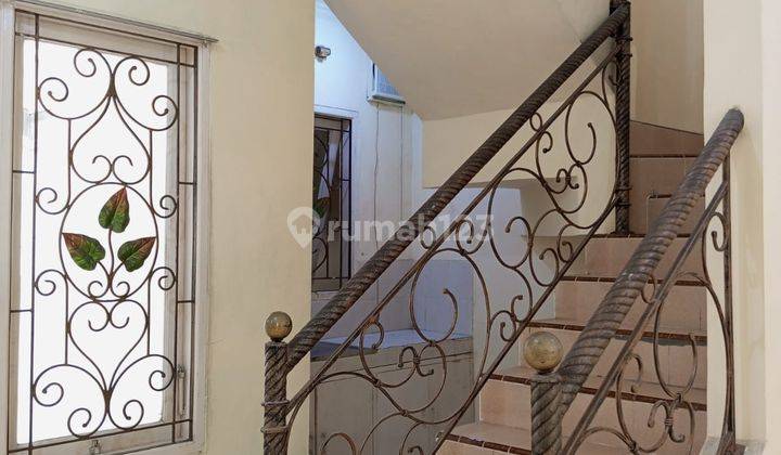 ruang keluarga rumah siap huni di kebonsari