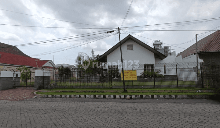 Rumah Baru Terawat Siap Huni Konsep Elegan Kolonial Ala Belanda di Jalan Utama Perumahan Panjang Jiwo 1