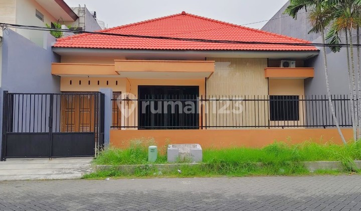 New House in Manyar Tompotika Strategic Location, Near Petra School, Galaxy Mall New House in Manyar Tompotika Strategic Location, Near Petra School, Galaxy Mall