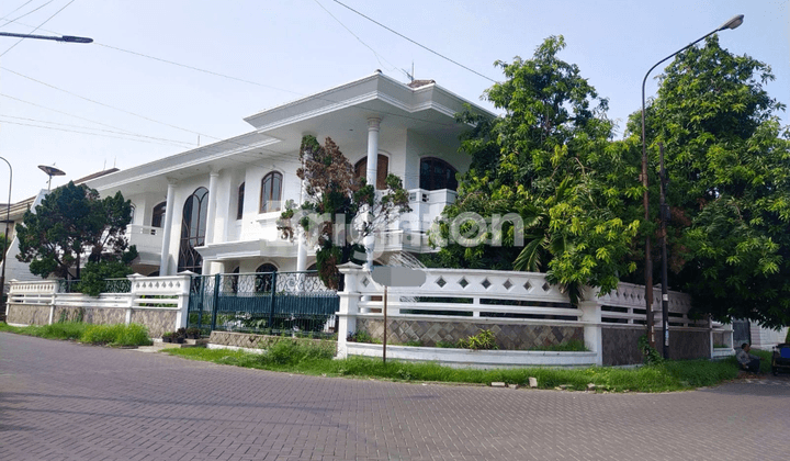 RUMAH MEWAH HOOK DI DHARMAHUSADA, KUSEN SEMUA JATI 1