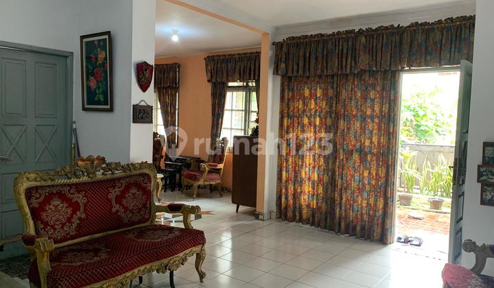 Rumah Cantik Siap Huni Lokasi Sangat Setrategis Depan Taman Harga Nego  2