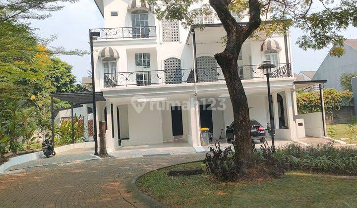 Rumah mewah cantik siap huni lokasi Strategis harga nego  1