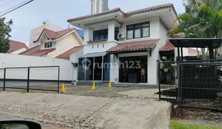 Rumah siap huni lokasi Strategis cocok untuk tempat usaha kantor dan  Resto dan tempat Tingal harga Nego  1