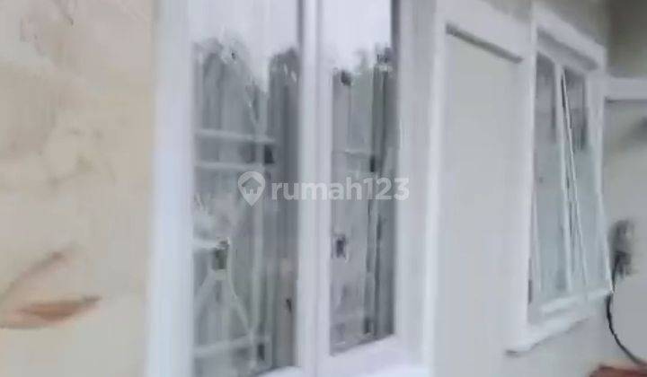 Rumah cantik siap huni lokasi strategis  2