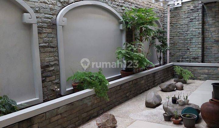 Rumah Asri Cantik Bersih Siap Huni  Lokasi Sangat Strategis Keamanan 24 Jam Harga Nego  2