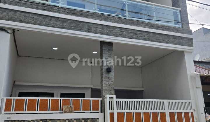Dijual Rumah2½ LT Disunter Graha Pratama.