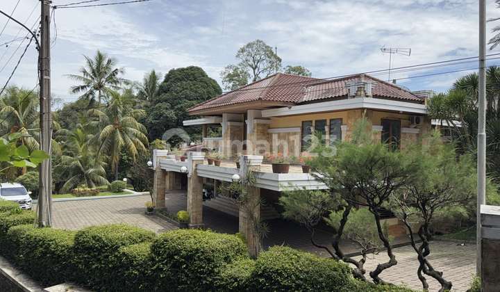 Vila Dijual di Ciawi, Bogor 5 Menit Simpang Gadog, Mewah Kolam Renang 