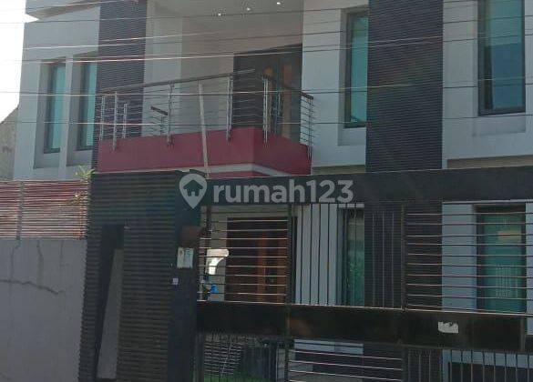 Rumah Dengan Kolam Renang Dijual di Ciracas, Jakarta Timur Dkt Jl Lapang Tembak 2