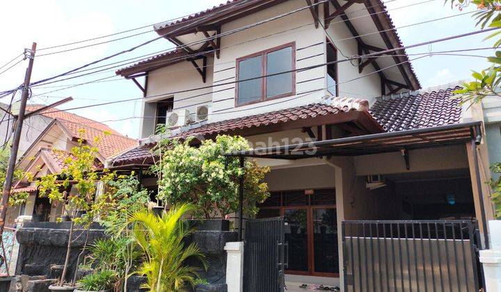 Rumah Bagus 2 lantai di komplek Hadap Timur  2