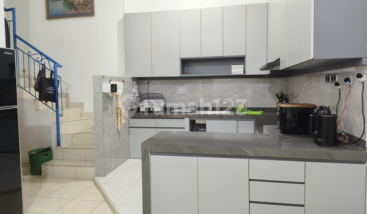 Rumah Bagus SHM di Duri Kepa 2