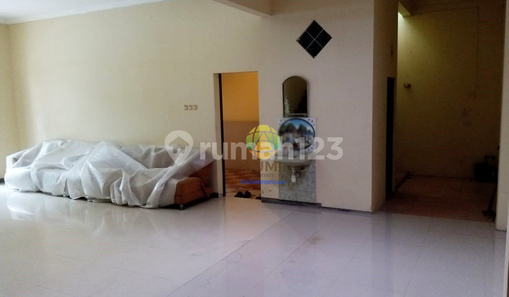 Two-story house in a residential complex in Colomadu.