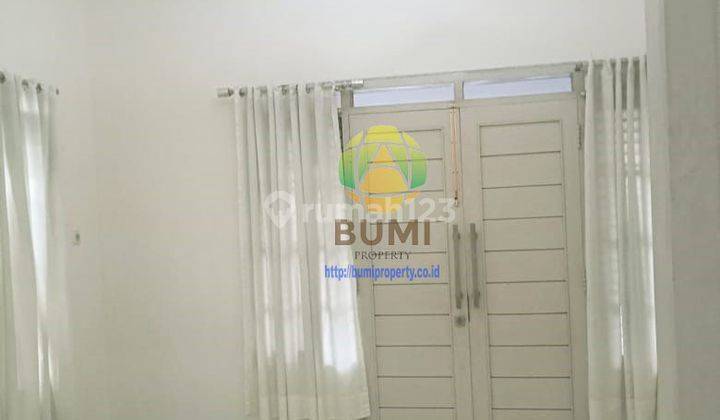 Rumah Bagus 2 Lantai Semi Furnished di Fajar Indah Solo 1