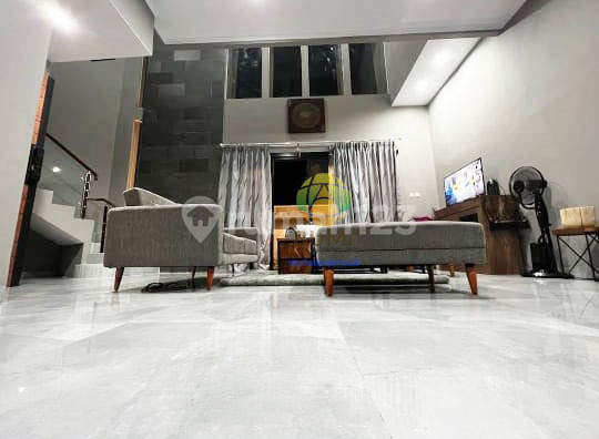 Rumah elit 2 lantai full furnished di solo baru