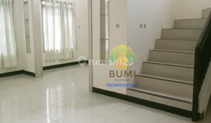 Rumah Bagus 2 Lantai Semi Furnished di Fajar Indah Solo 2