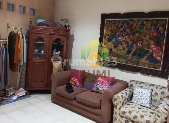 Price Drop, must sell this month, 462 square meter spacious house in downtown Solo.