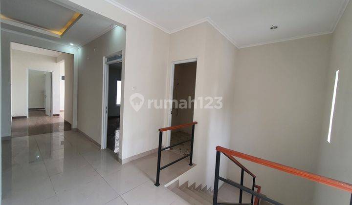 Rumah di Cimanggu SHM 3 Lantai full granit modern 1