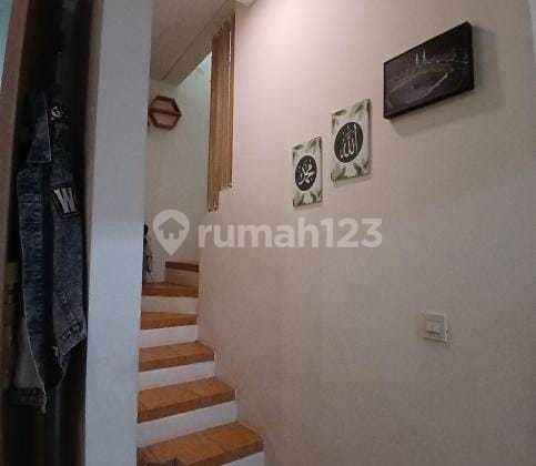 Rumah Dekat Pusat Perbelanjaan di Tanah Sareal