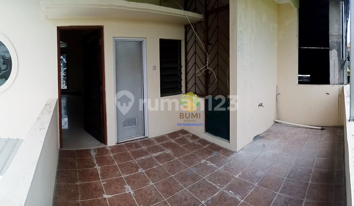 2-story house in a residential complex in Colomadu