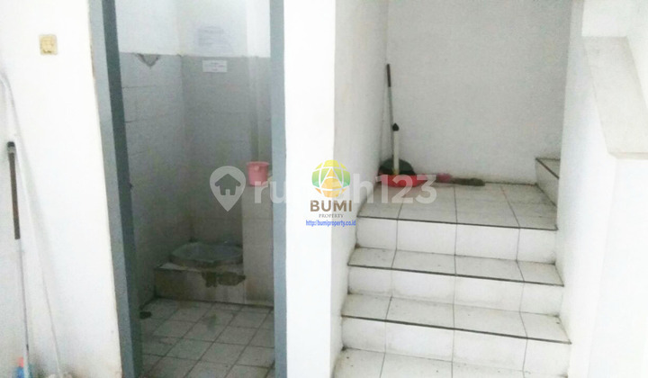 Two-story shop house in a busy downtown Solo location.