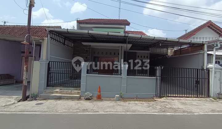 Strategic Ready-to-Use House in Sawahan Strategic Ready-to-Use House in Sawahan