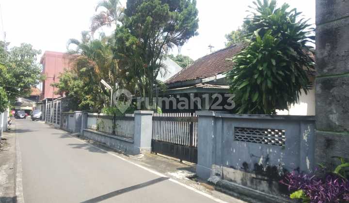 Rumah Lama Strategis Banjarsari Solo 2