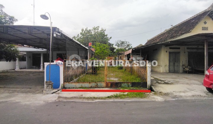 Strategic Old House in Kebakkramat, Karanganyar 1