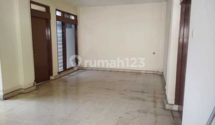 Strategic House and Business Space in the Heart of Solo City 2