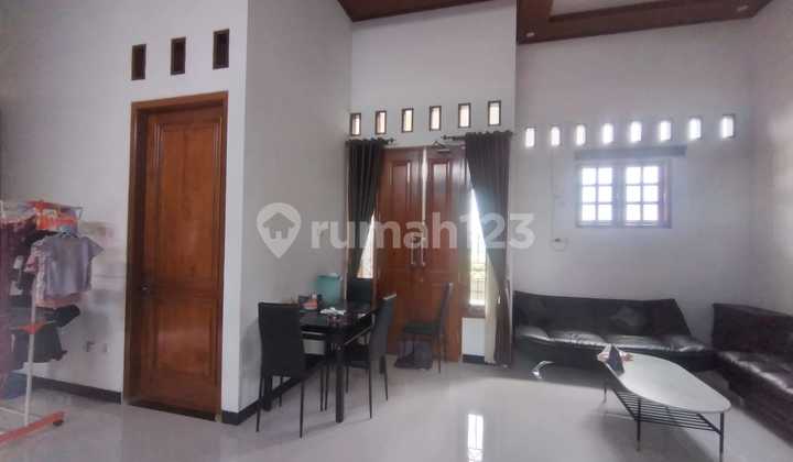 House + Strategic Business Space Ready to Occup 2