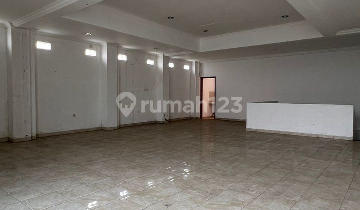 Strategic Ready-to-Use Shop House in Downtown Solo 2