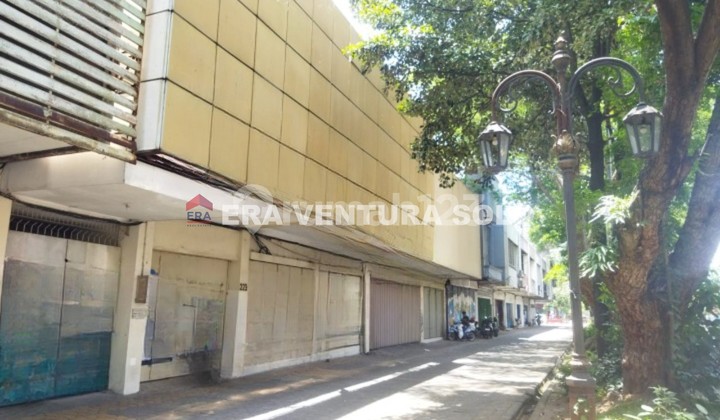 Rumah dan Ruang Usaha Strategis Tengah Kota Solo Rumah dan Ruang Usaha Strategis Tengah Kota Solo