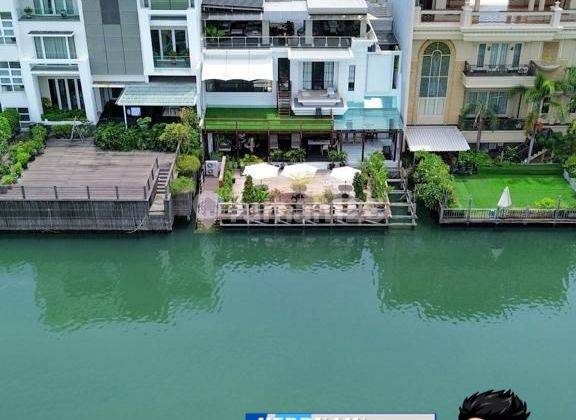 Rumah Mewah Modern Dengan Private Dermaga di Pantai Mutiara 1