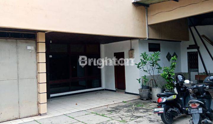 RUMAH DI AREA KOMERSIAL JALAN BILITON, SURABAYA PUSAT 2