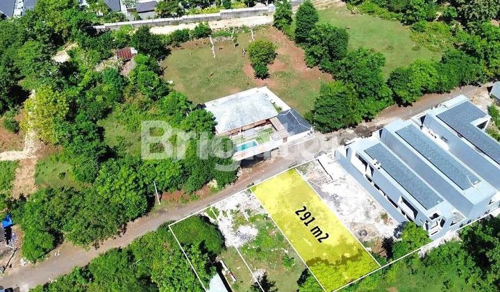 LAHAN KECIL DI KAWASAN PANTAI BALANGAN, JIMBARAN - BALI