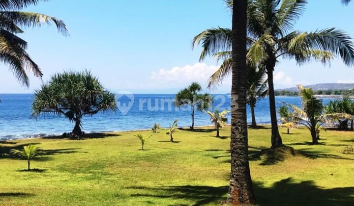 CHEAP BEACHFRONT LAND WITH VILLA BONUS IN SERAYA, KARANGASEM - BALI