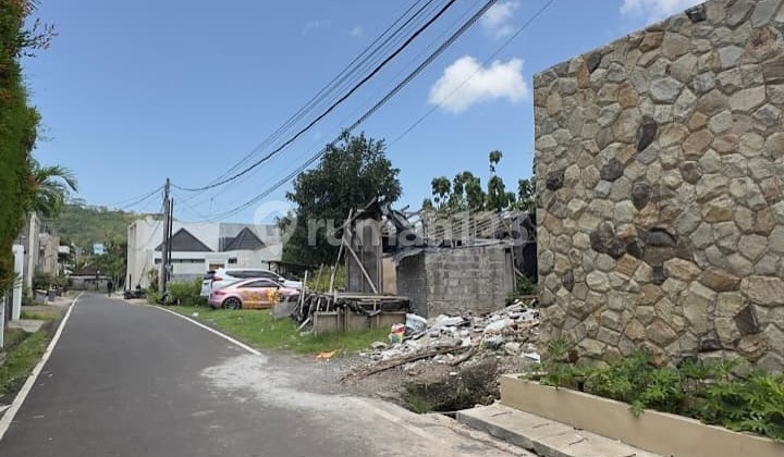 LAHAN KECIL DI KAWASAN VILLA PANTAI BALANGAN, KUTA - BALI