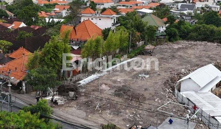 MAIN ROAD LAND AT BATU BOLONG BEACH, CANGGU - BALI