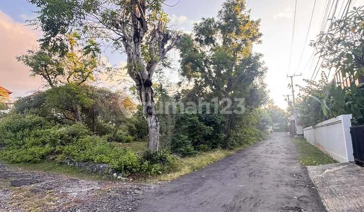 LAND HOOK IN THE LUXURY VILLA AREA OF NUSA DUA, BALI