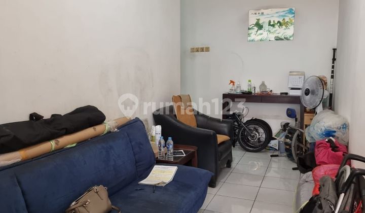 Rumah 3lt renovasi di Molek dekat restoran kelapa gading Rumah 3lt renovasi di Molek dekat restoran kelapa gading