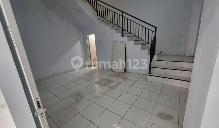 3-story shop house. Near SMP 1. Behind Swiss-Bell Hotel, Manado, North Sulawesi.